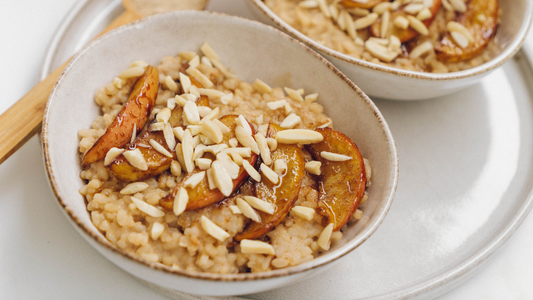 Chai Milchreis mit karamellisierten Zimtäpfeln (vegan)