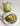 Matcha Pancakes mit Frucht Topping in einer Schale